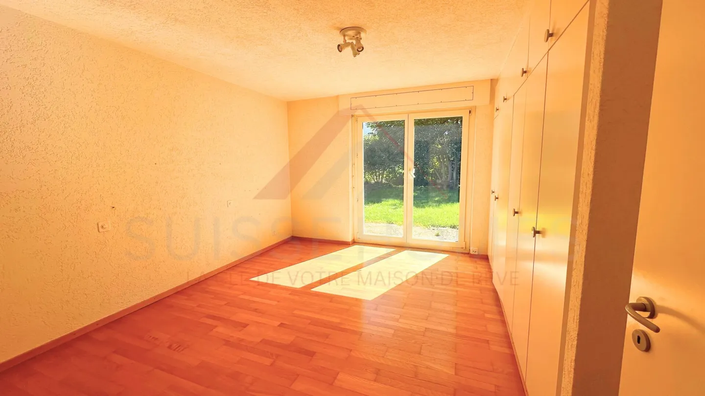 Living in Harmony - Large Family Villa with Bright Garden and 6 Bedrooms - Photo 6 of 8