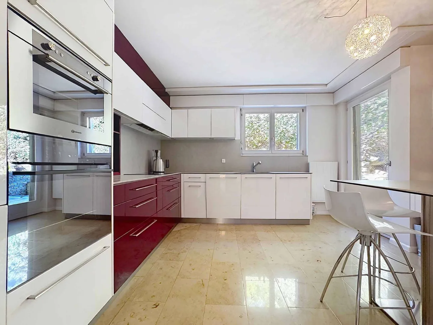 Elegant Apartment with Alpine Views - Photo 3 of 10