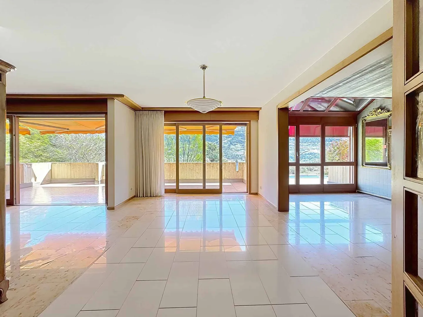 Elegant Apartment with Alpine Views - Photo 4 of 10