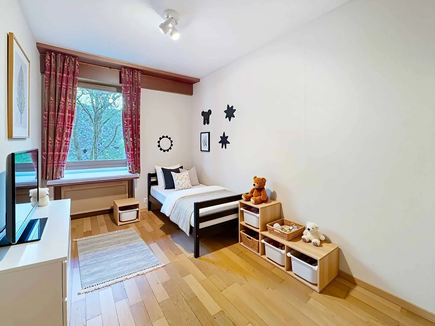 Elegant Apartment with Alpine Views - Photo 7 of 10