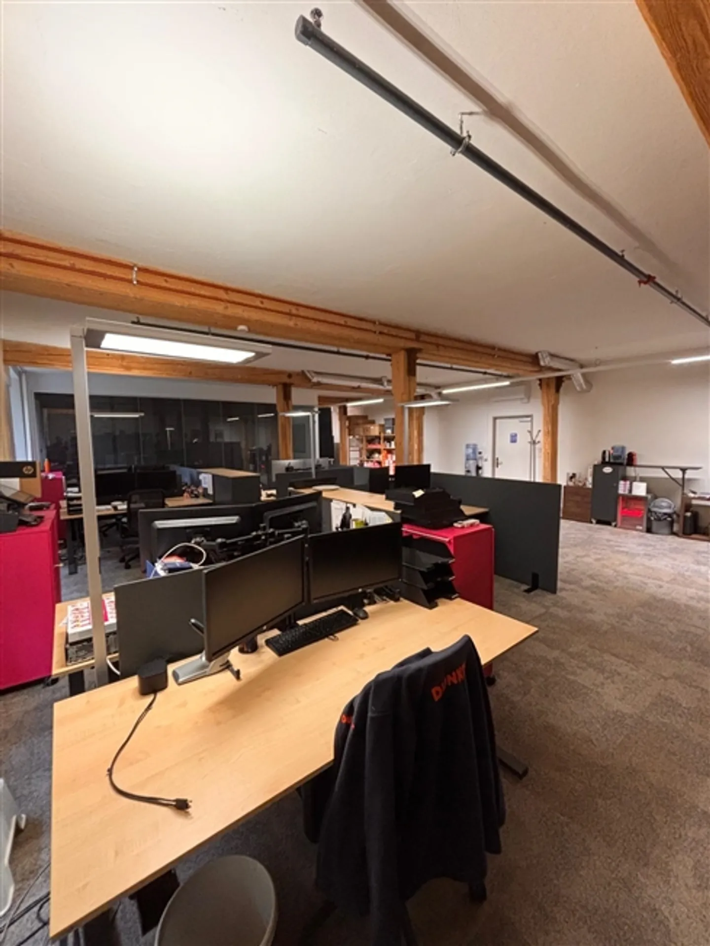 Espace de bureau agrandi avec climatisation - Photo 4 sur 6