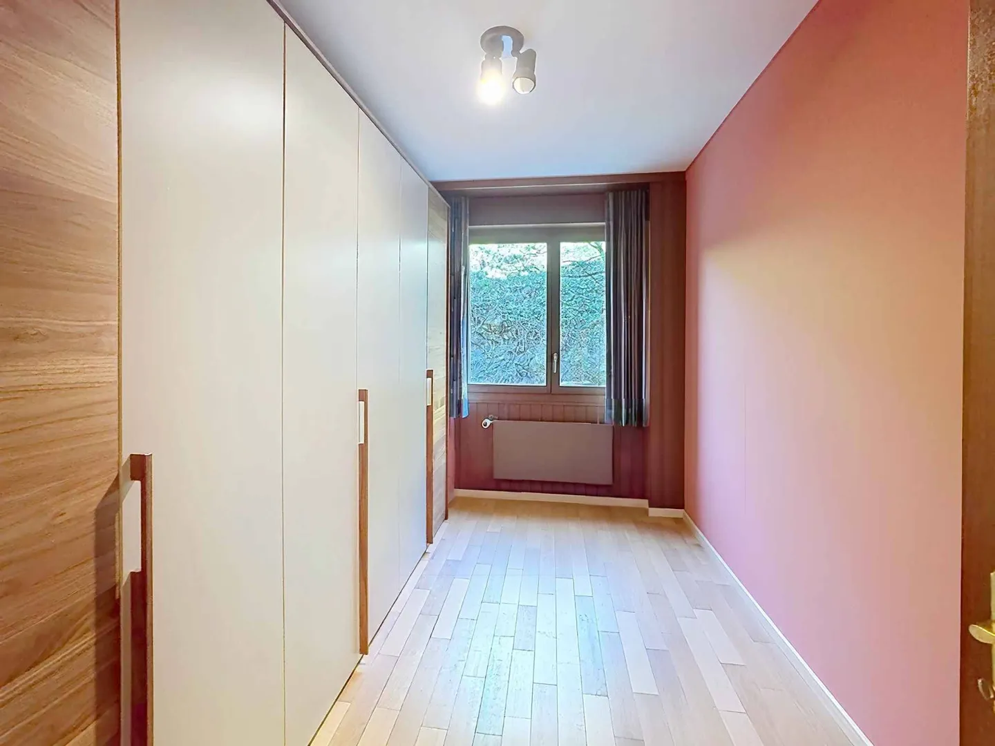 Elegant Apartment with Alpine Views - Photo 8 of 10