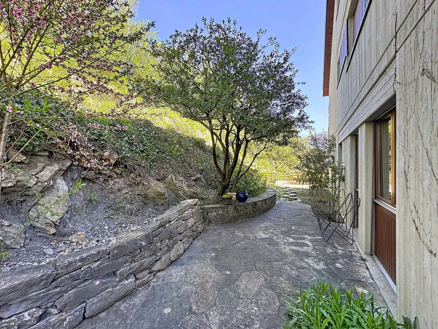 Elegant Apartment with Alpine Views - Photo 10 of 10