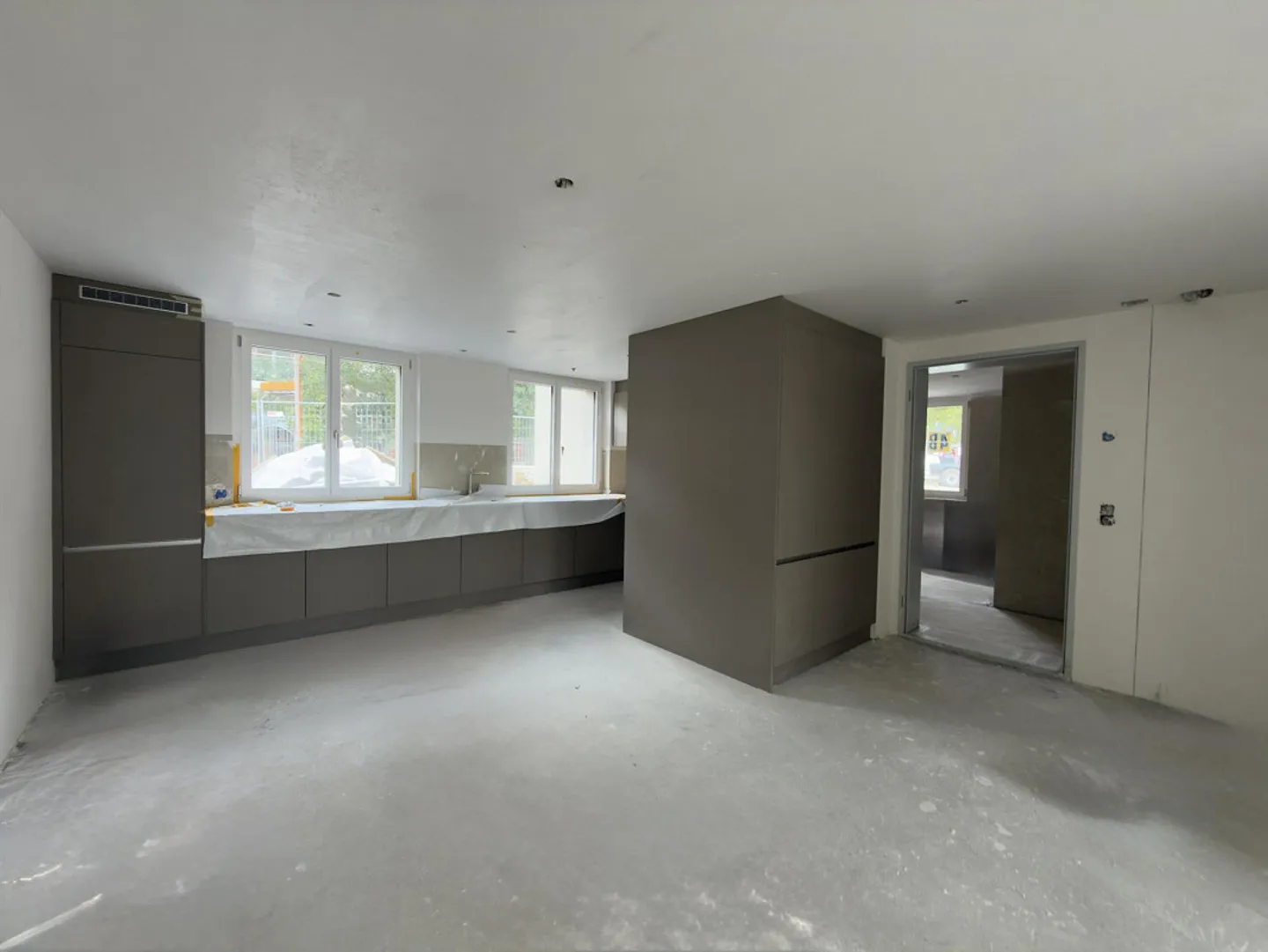 Prima occupazione nel cuore di Volketswil – moderno appartamento con giardino di 5,5 stanze - Foto 2 di 15