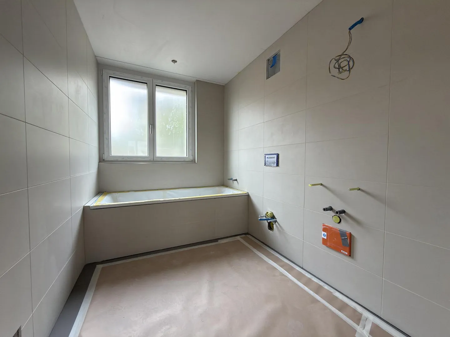 Prima occupazione nel cuore di Volketswil – moderno appartamento con giardino di 5,5 stanze - Foto 3 di 15