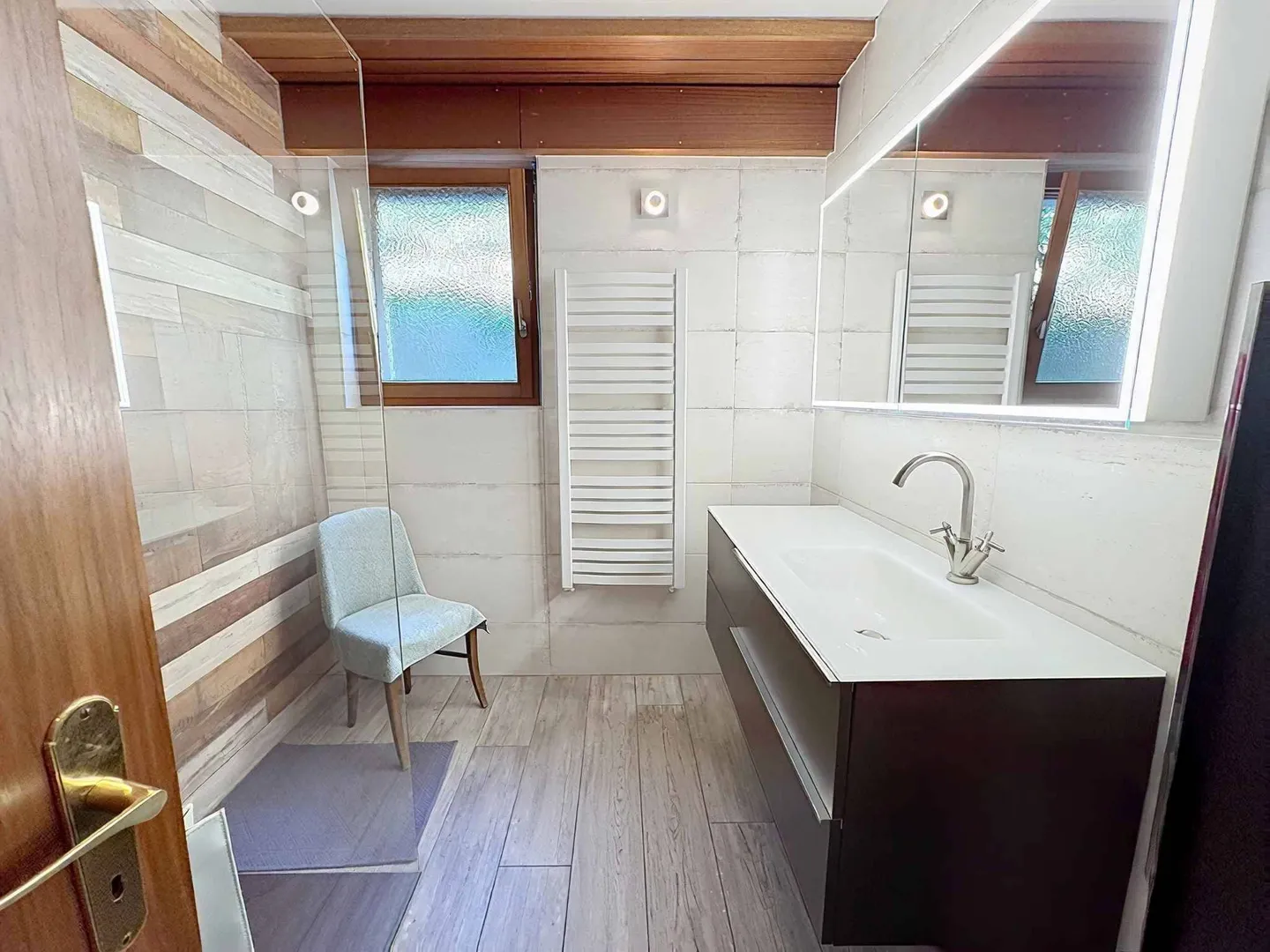 Elegant Apartment with Alpine Views - Photo 9 of 10