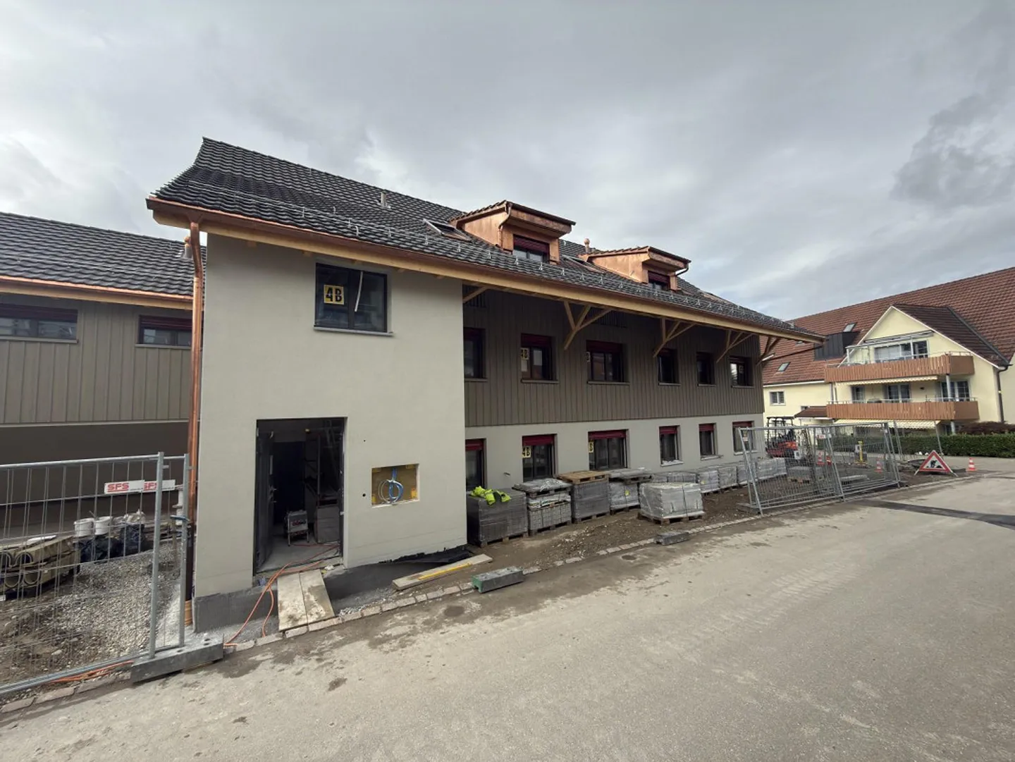 Prima occupazione nel cuore di Volketswil – moderno appartamento con giardino di 5,5 stanze - Foto 12 di 15