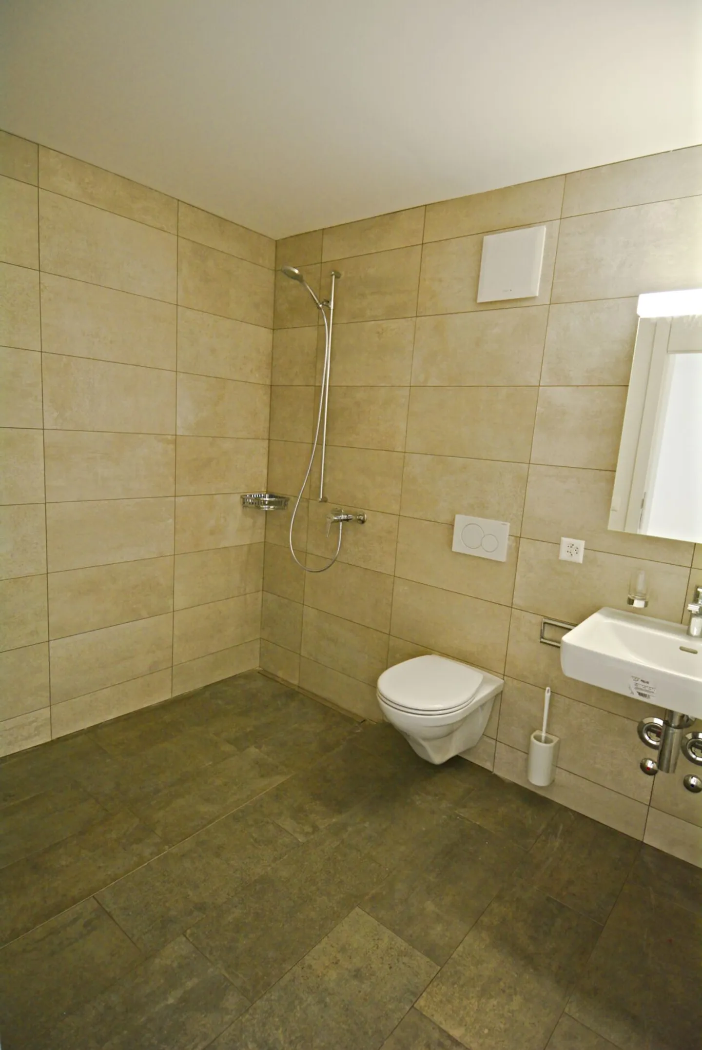 Moderno appartamento con 2 camere e ascensore e balcone - Foto 3 di 5