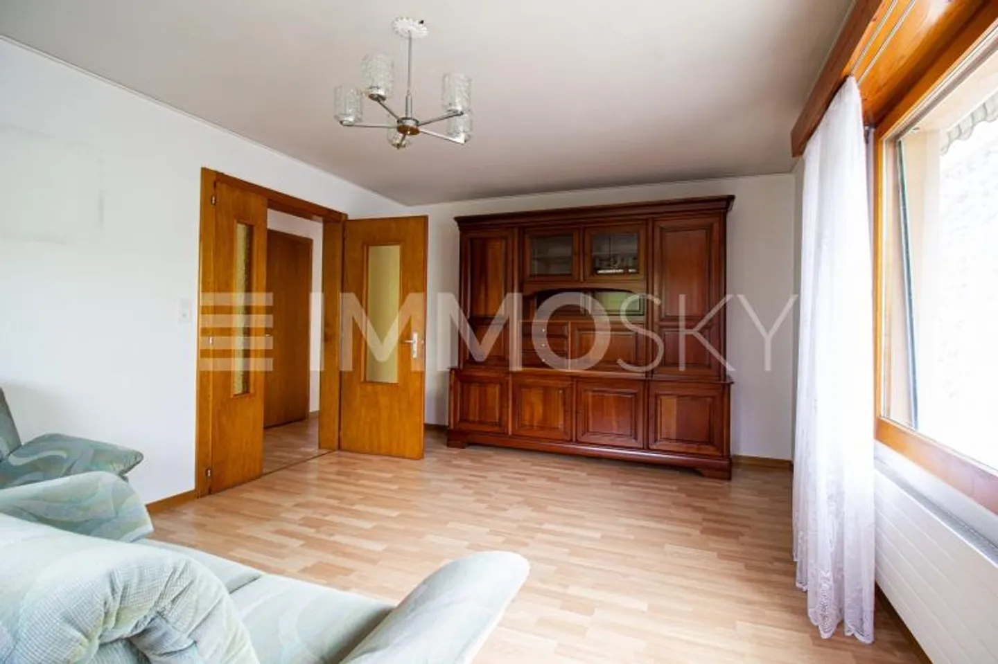 Family home with great potential - Photo 2 of 5