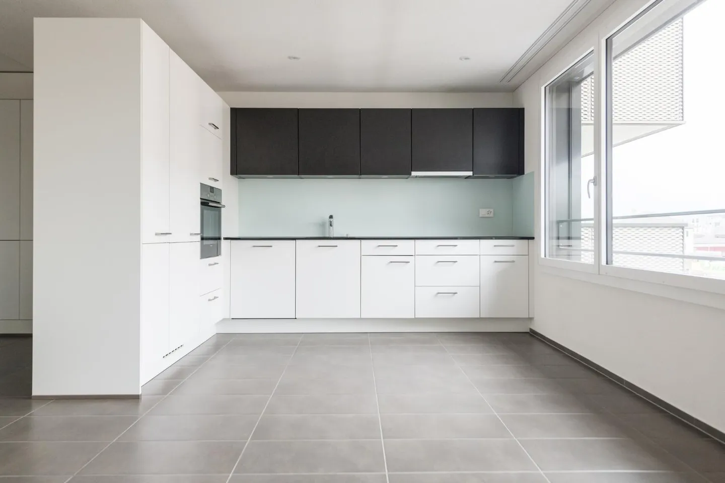 3.5 Room Apartment - Photo 2 of 10