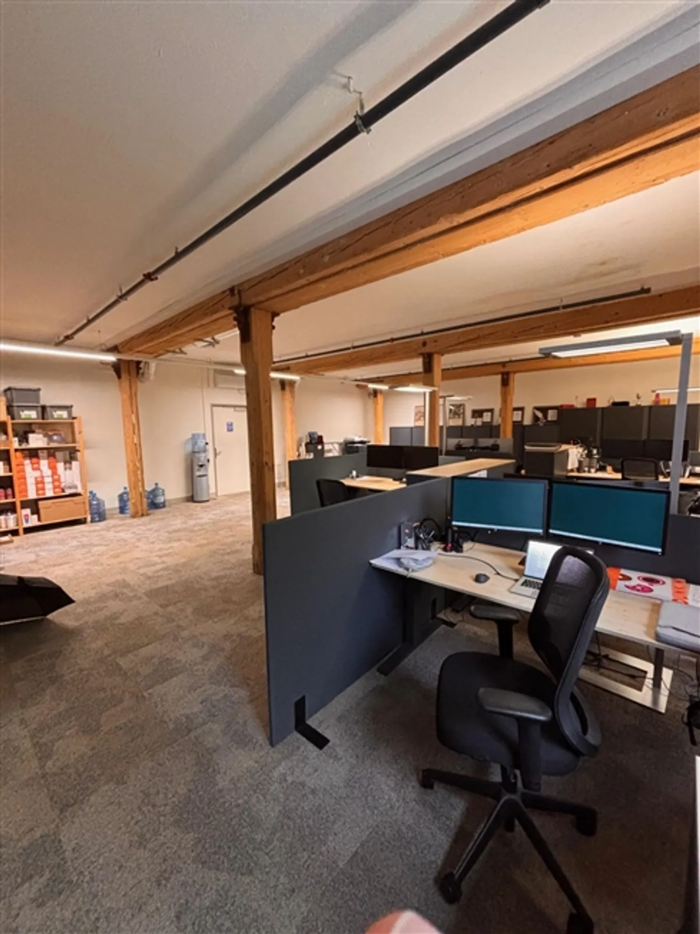 Espace de bureau agrandi avec climatisation - Photo 6 sur 6