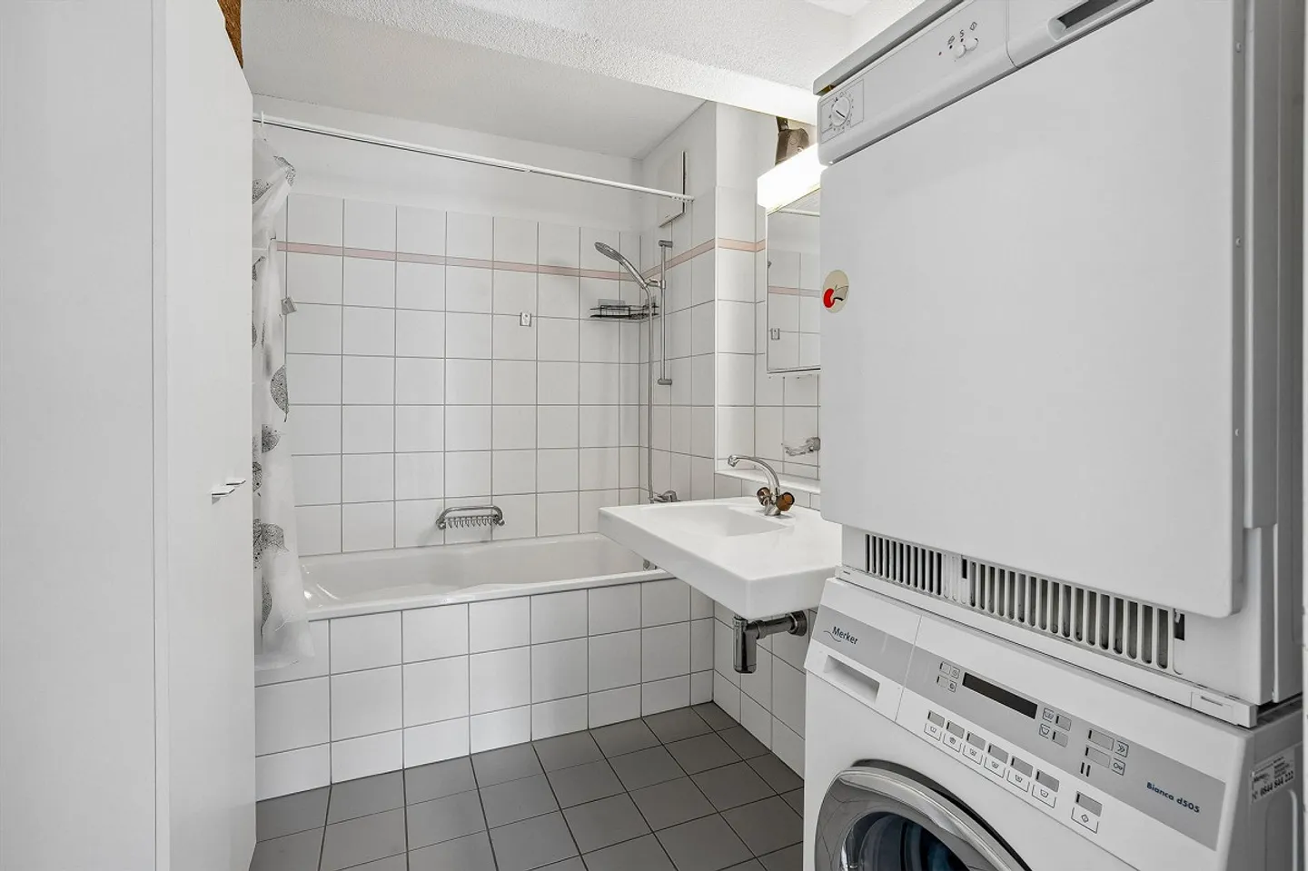 Exclusive 2.5-room apartment on the upper floor with panoramic views in Baden - Photo 8 of 13