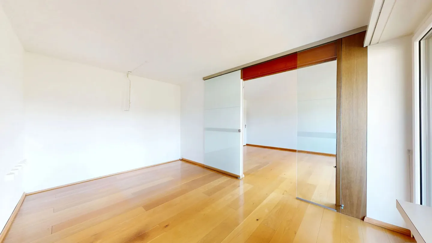 Appartamento centrale di 4 stanze con balconi - Foto 5 di 23