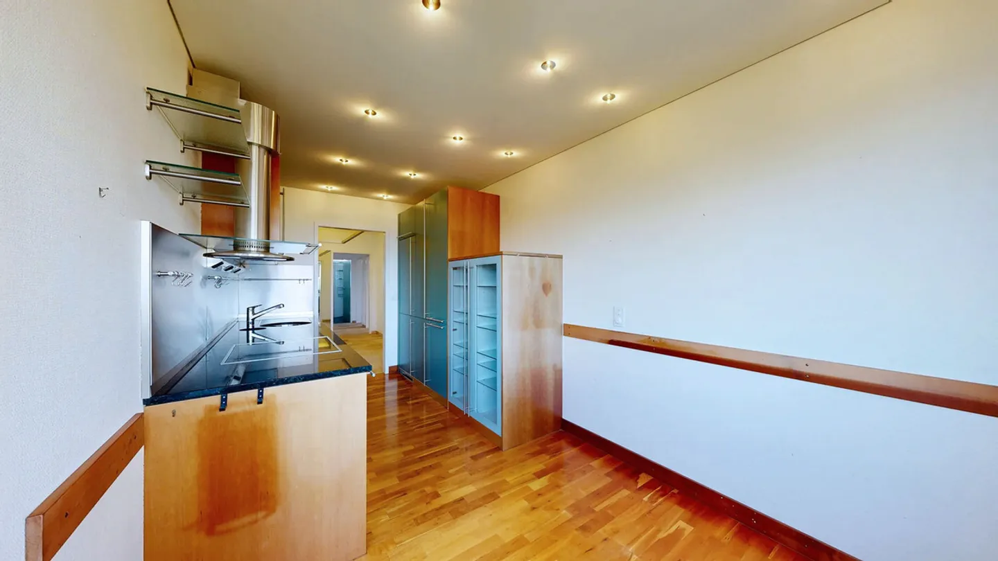 Appartamento centrale di 4 stanze con balconi - Foto 9 di 23