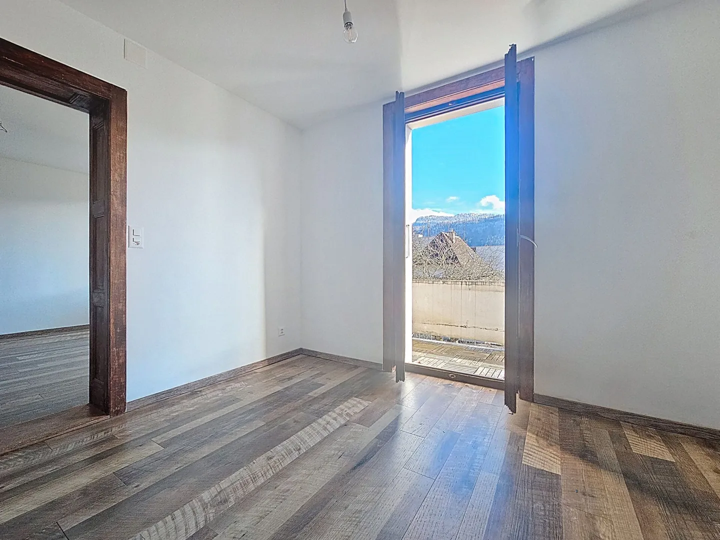 Casa di 5,5 stanze con grande giardino a Saint-Imier - Foto 3 di 16