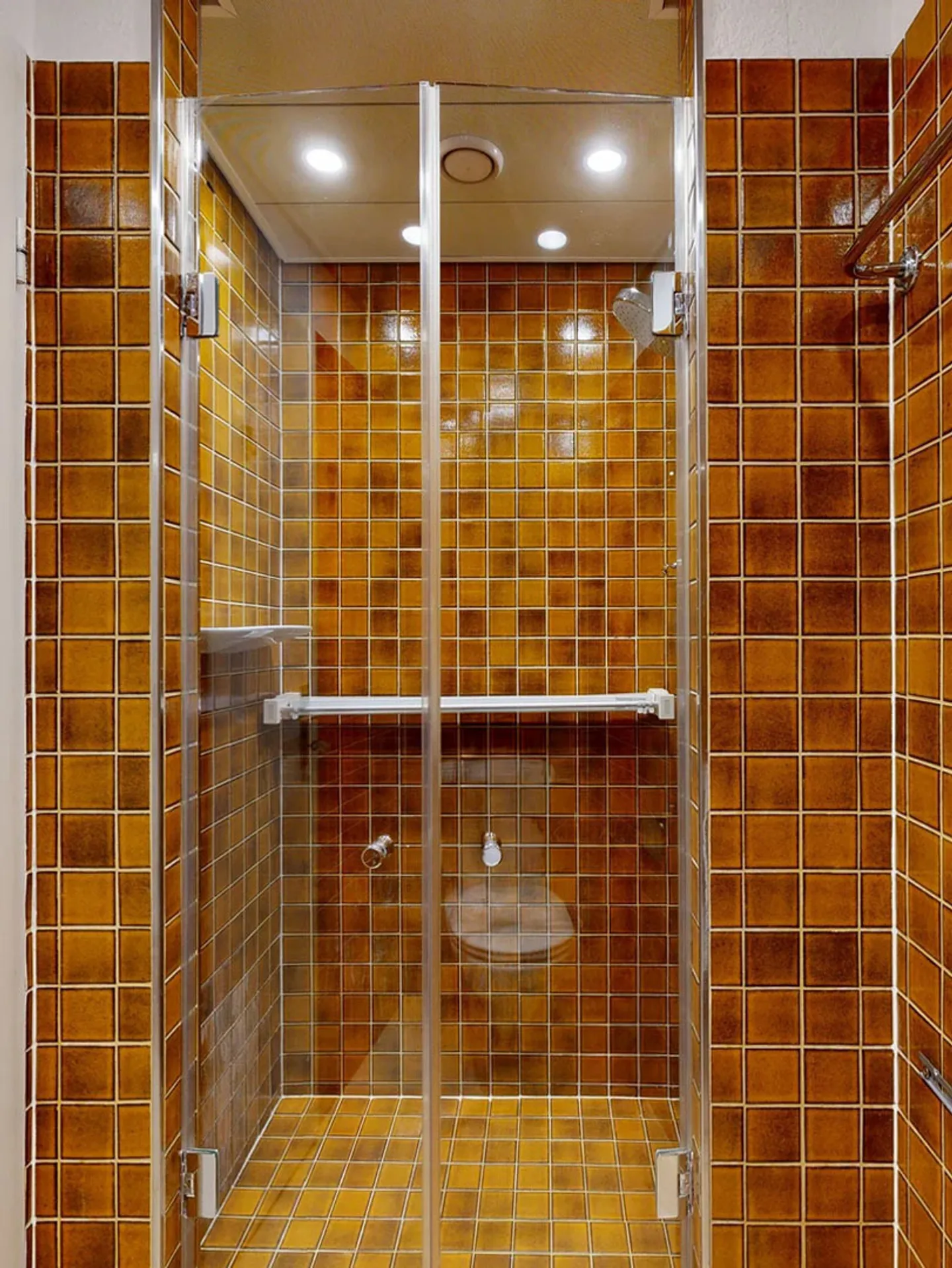 Appartamento centrale di 4 stanze con balconi - Foto 17 di 23