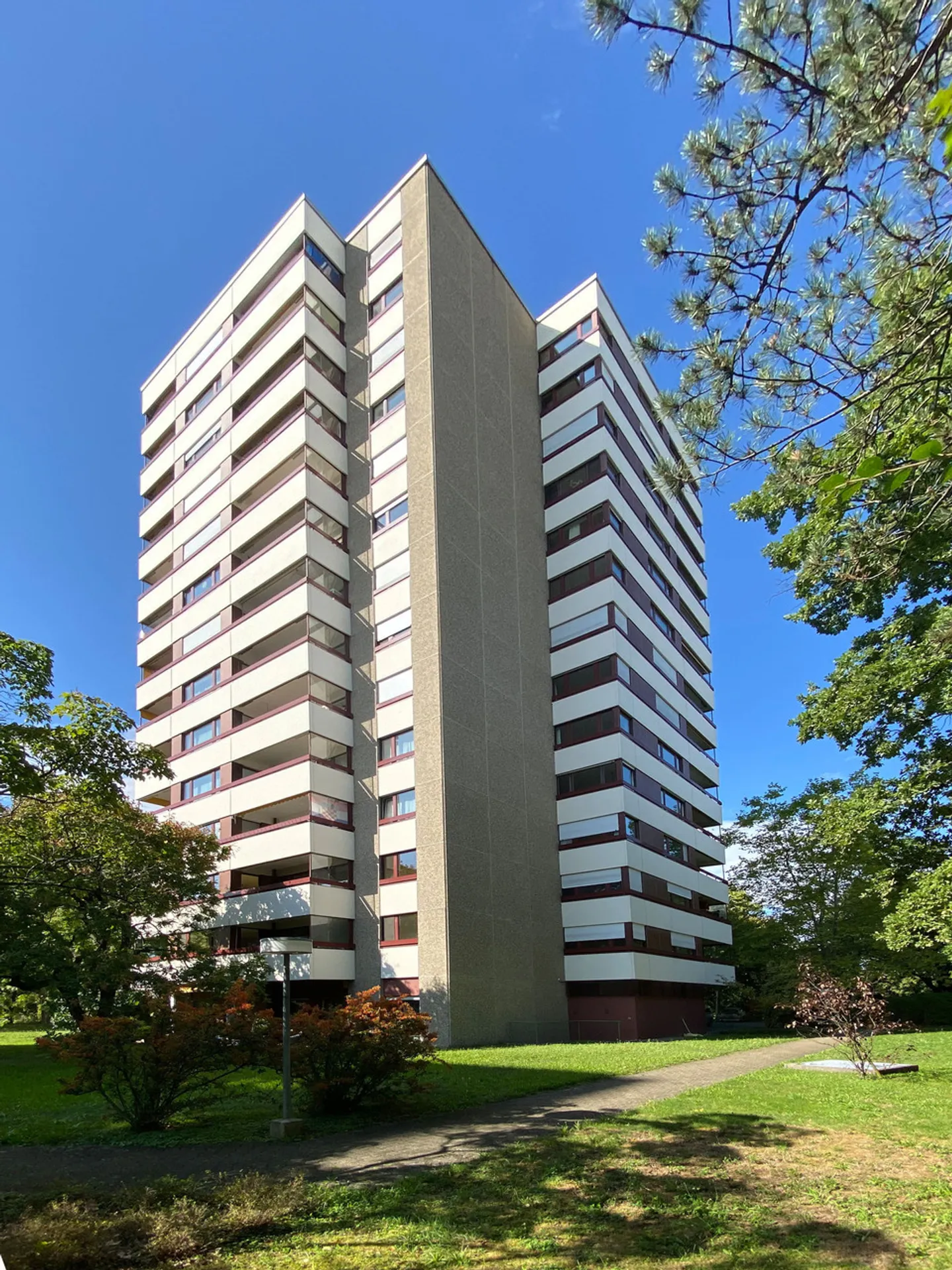 Appartamento centrale di 4 stanze con balconi - Foto 23 di 23