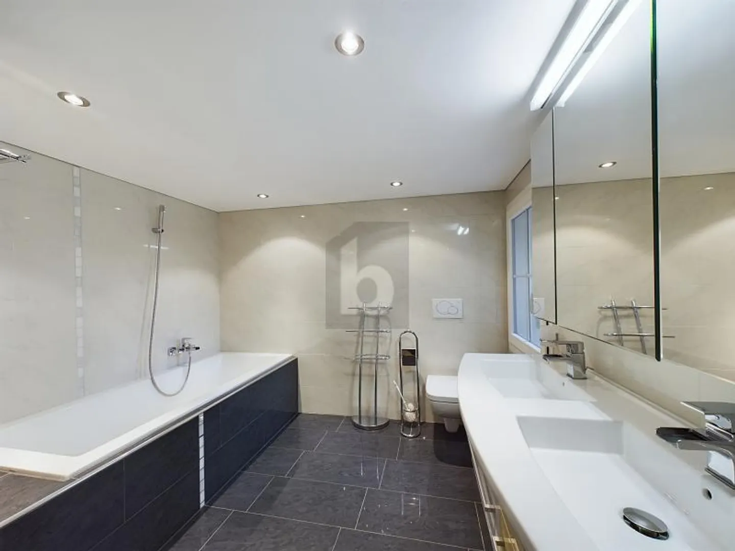 Modernes Reihenmittelhaus im Zentrum - Foto 3 von 6