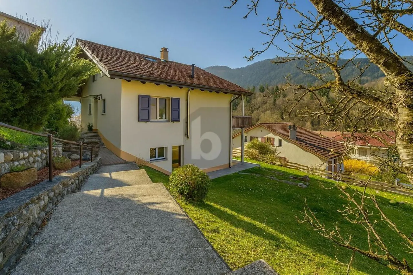Bella casa con 2 unità in una zona tranquilla - Foto 5 di 6