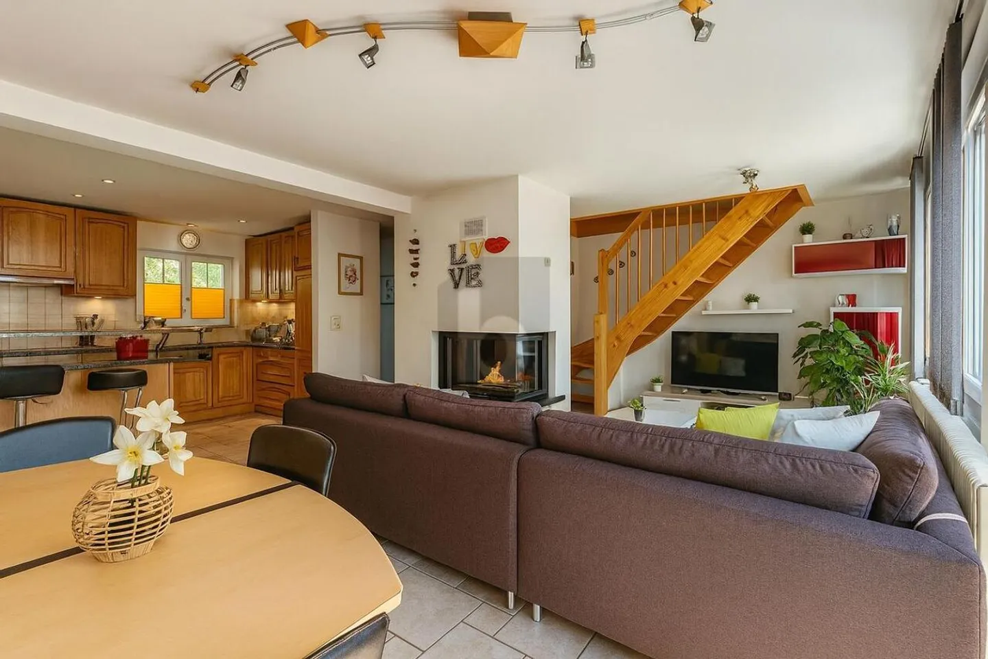 Bella casa con 2 unità in una zona tranquilla - Foto 3 di 6