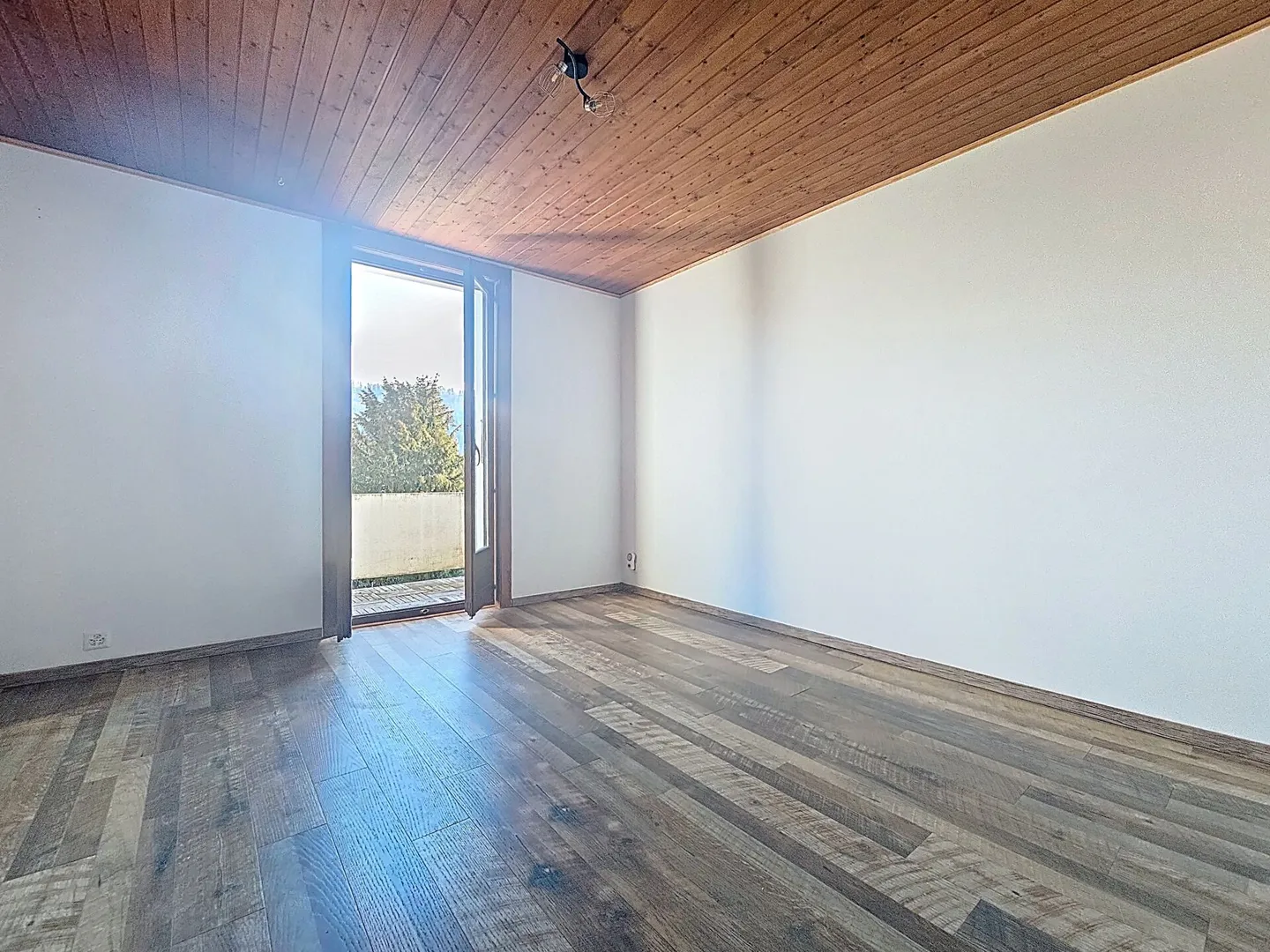 Casa di 5,5 stanze con grande giardino a Saint-Imier - Foto 5 di 16