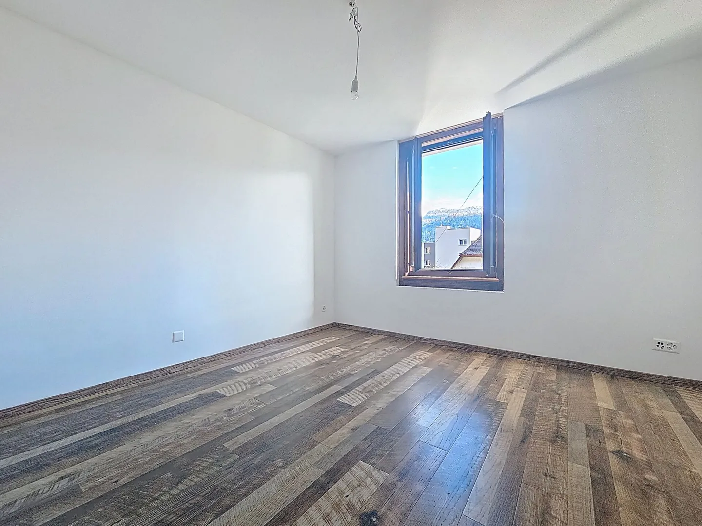 Casa di 5,5 stanze con grande giardino a Saint-Imier - Foto 8 di 16