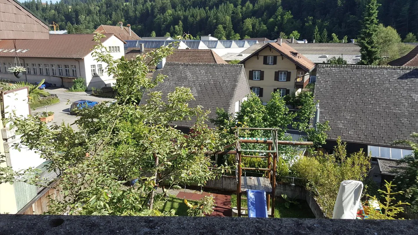 Sunny 4.5-room apartment in the center of Langnau - Photo 5 of 6