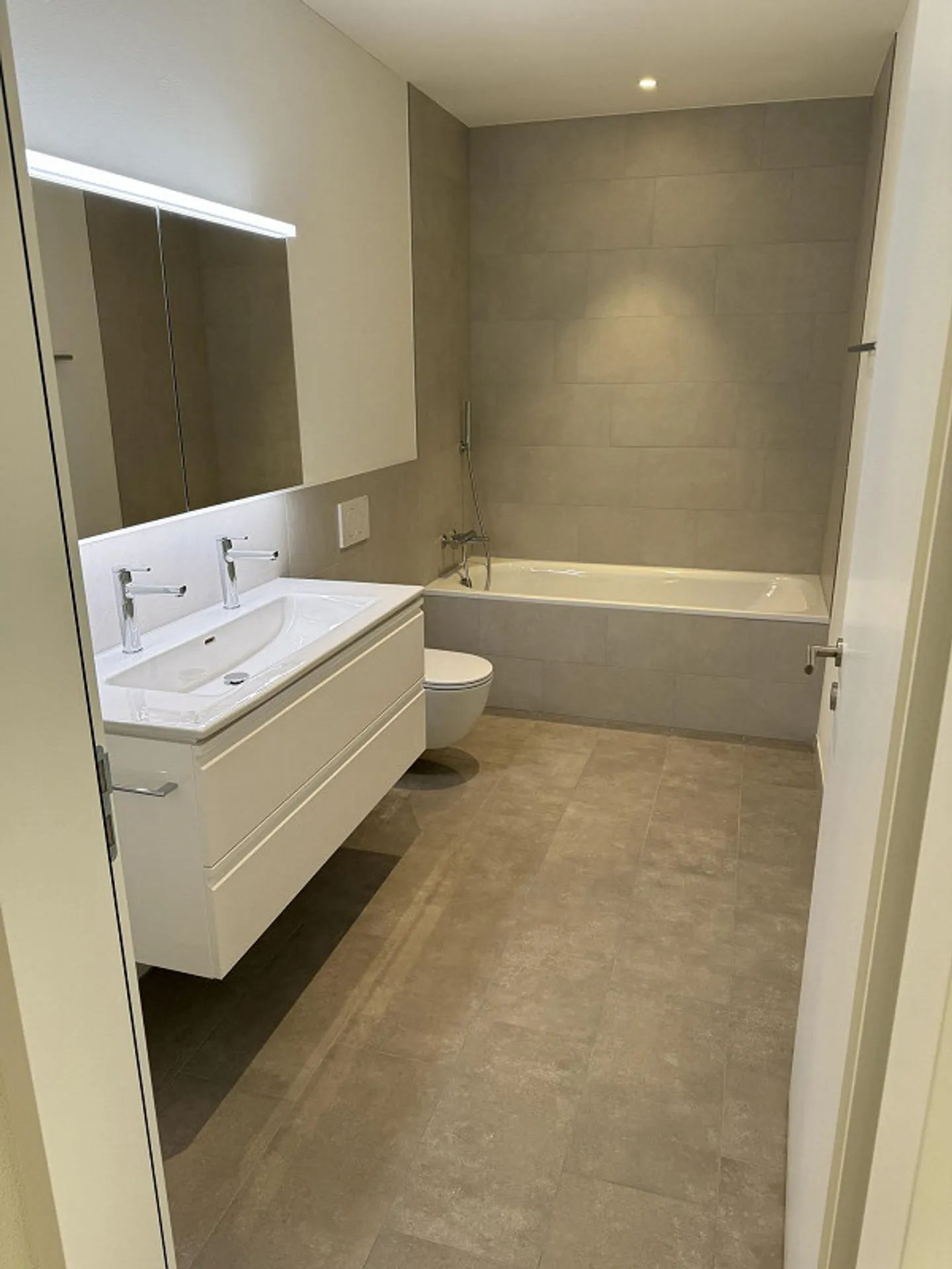 Neue 3.5-Zimmerwohnung in Cazis - Foto 2 von 4