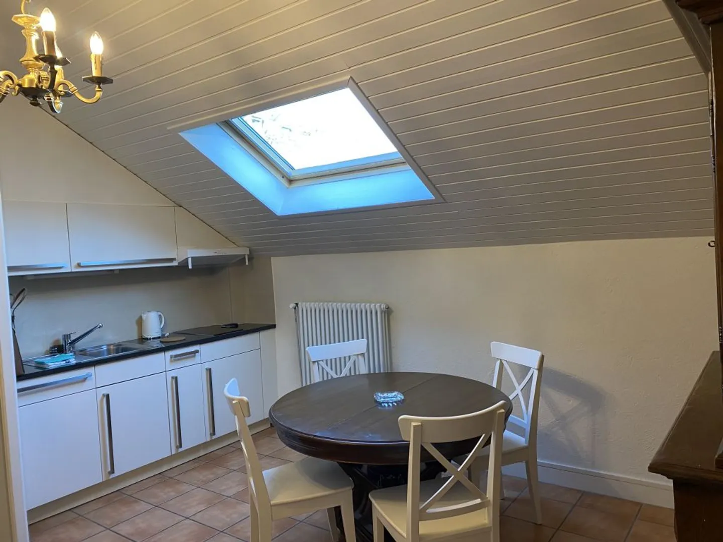 Bellissimo appartamento arredato e mansardato con 2 stanze a Carouge (Ginevra) - Foto 2 di 4