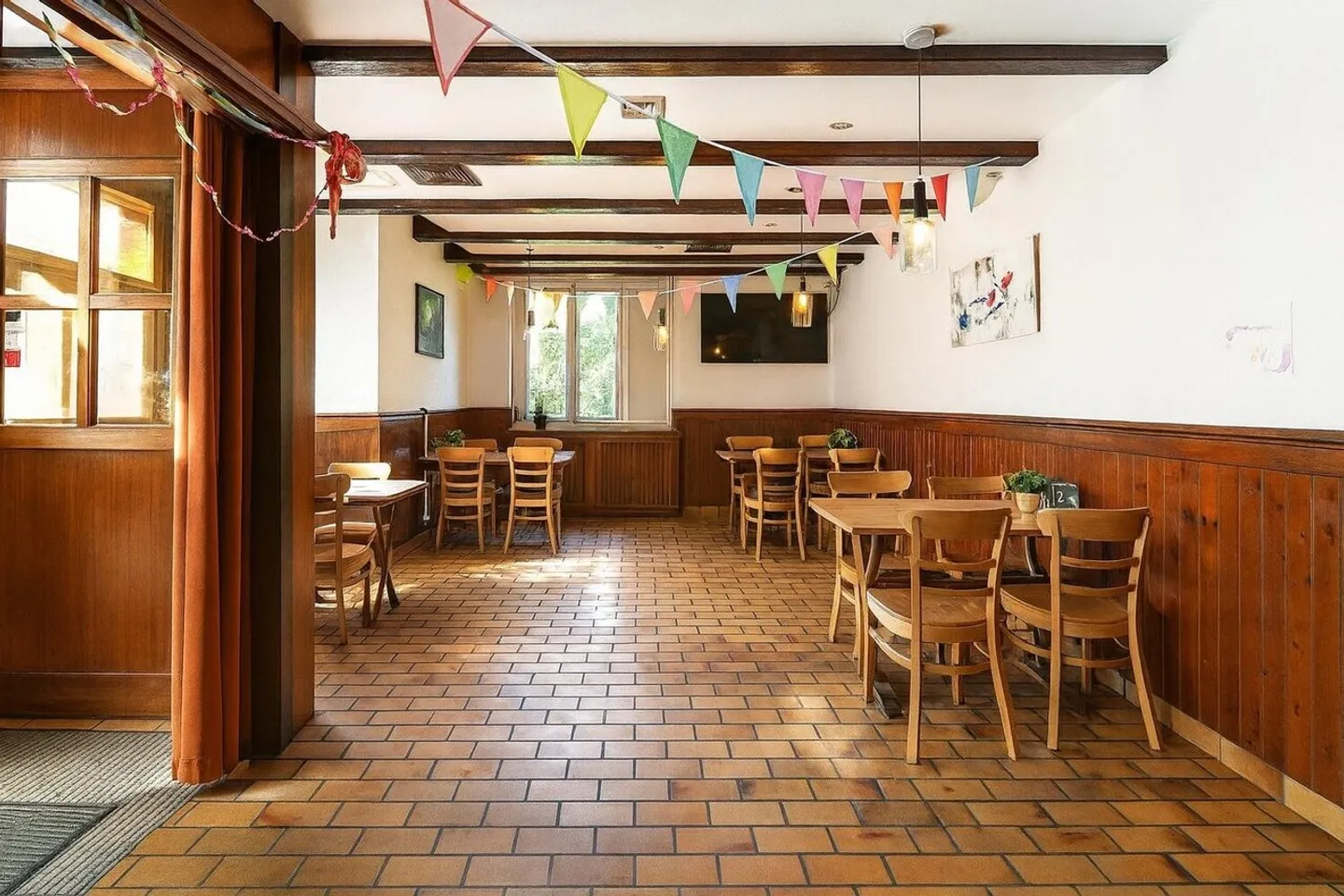 Ristorante attraente con sala eventi e grande terrazza in affitto - Foto 2 di 13