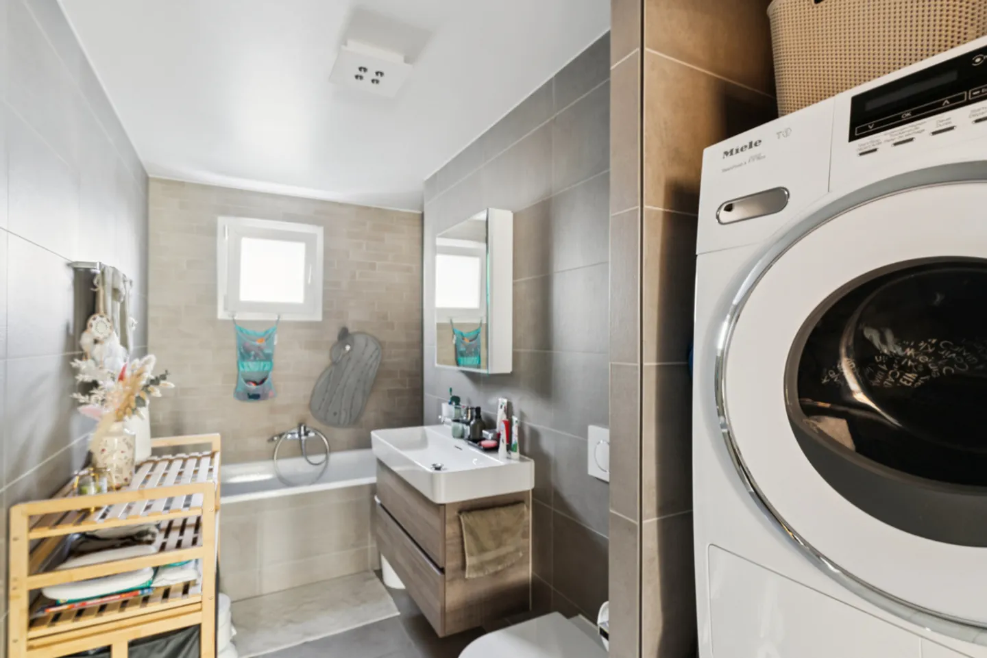 Superbe appartement moderne de 4.5 pièces avec terrasse et véranda ! - Photo 9 sur 11