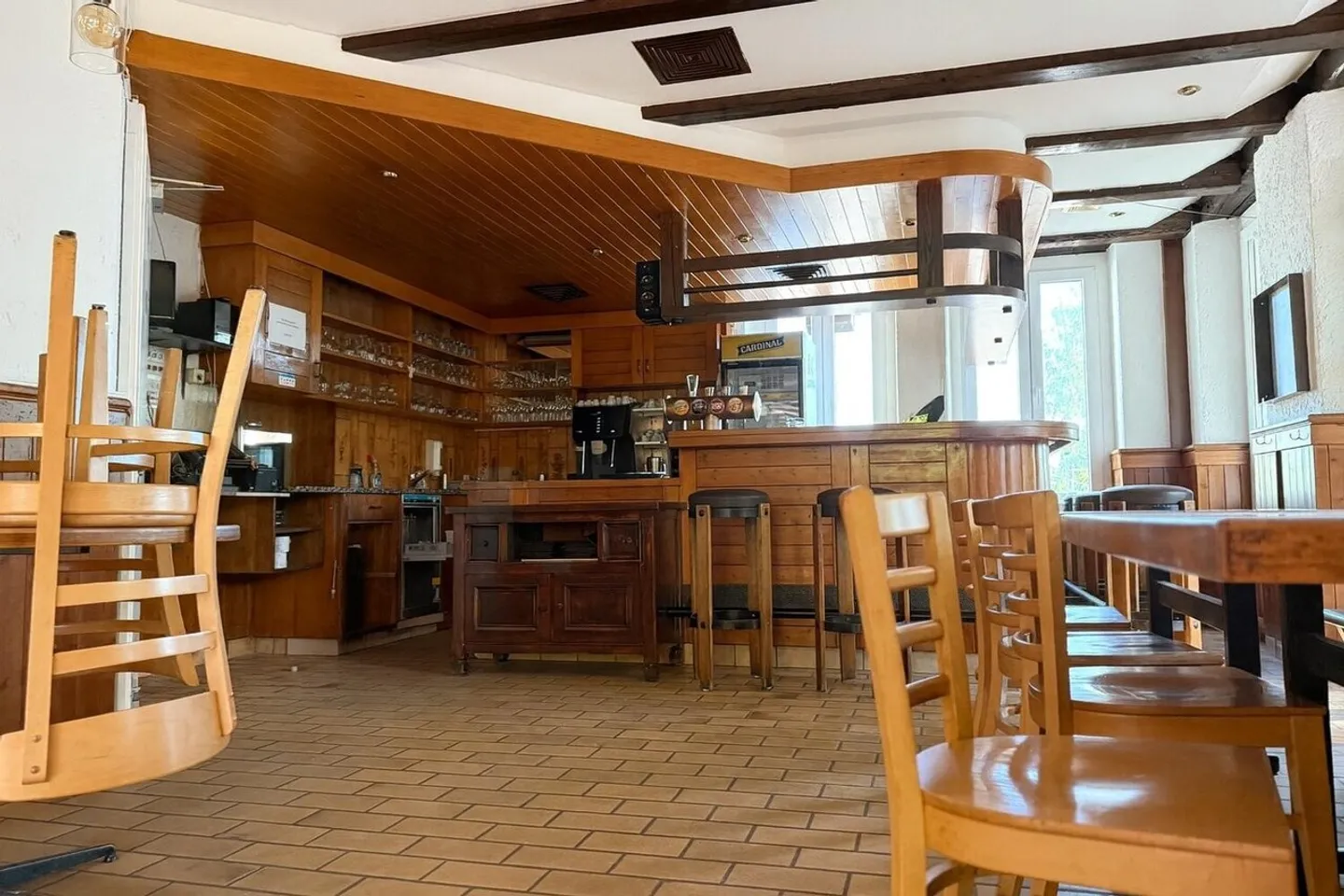 Ristorante attraente con sala eventi e grande terrazza in affitto - Foto 3 di 13