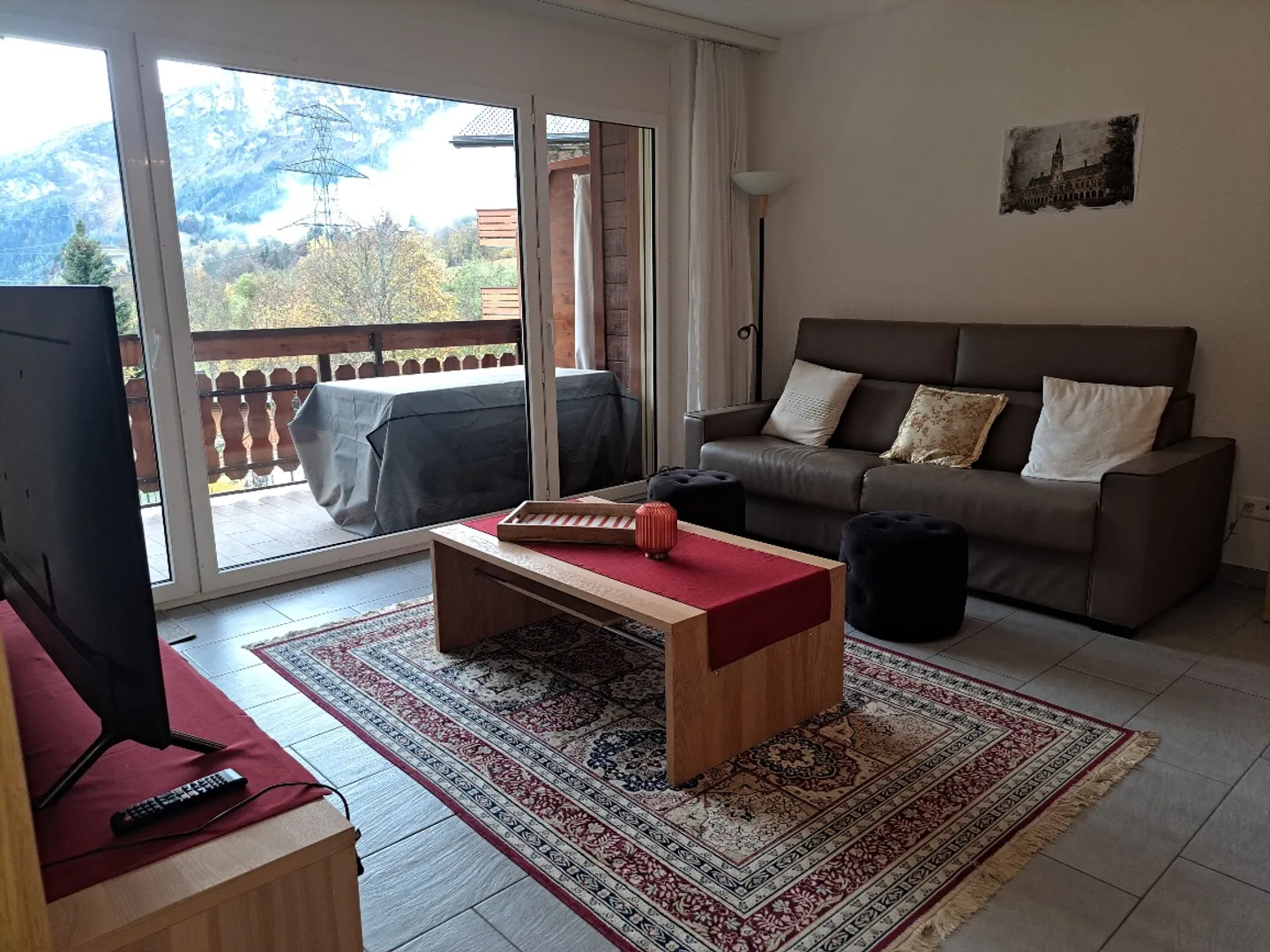 Edificio residenziale 2.5-13, moderno appartamento di 2.5 stanze in posizione tranquilla con grande balcone e bella vista - Foto 2 di 7