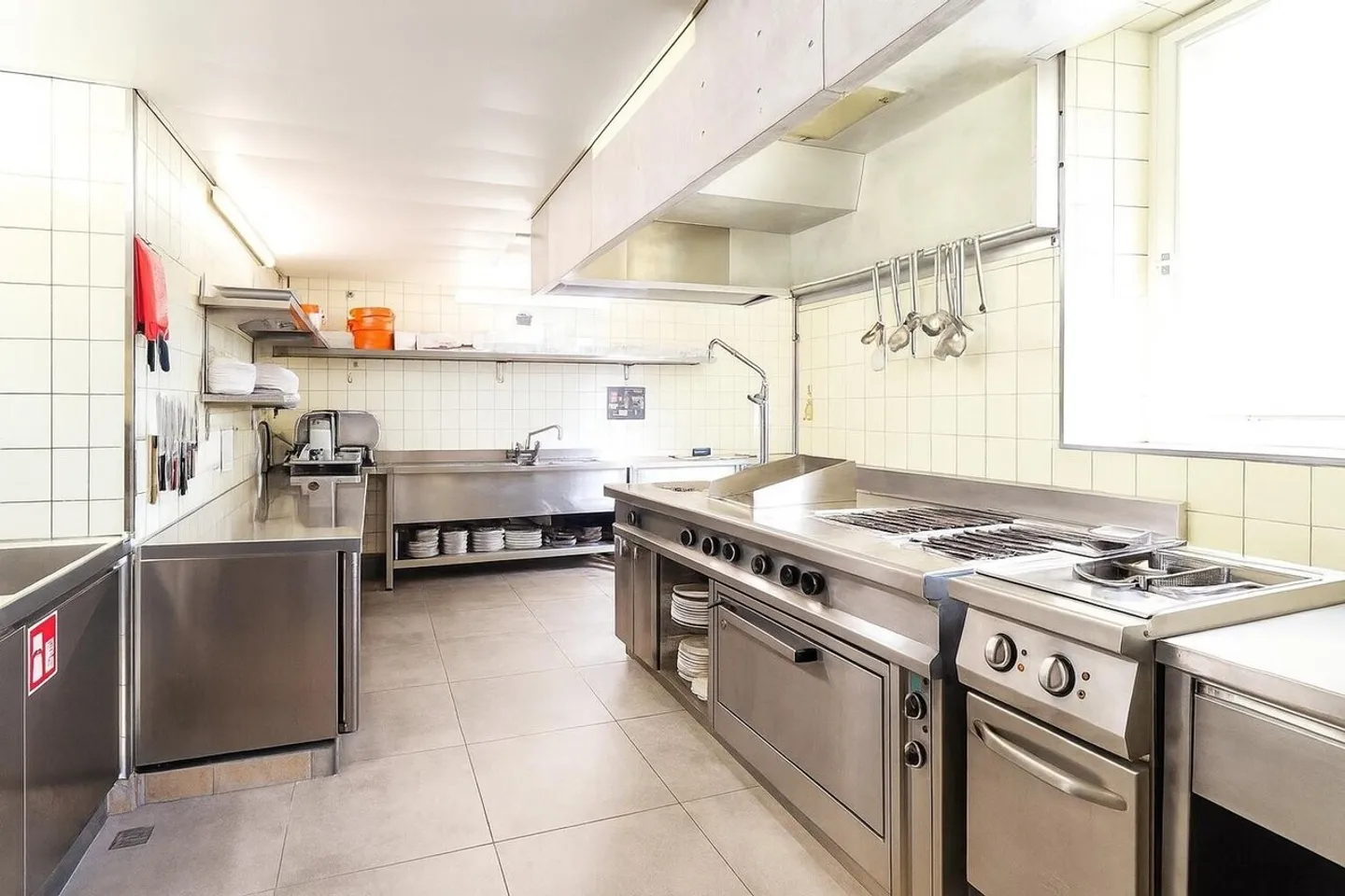 Ristorante attraente con sala eventi e grande terrazza in affitto - Foto 6 di 13