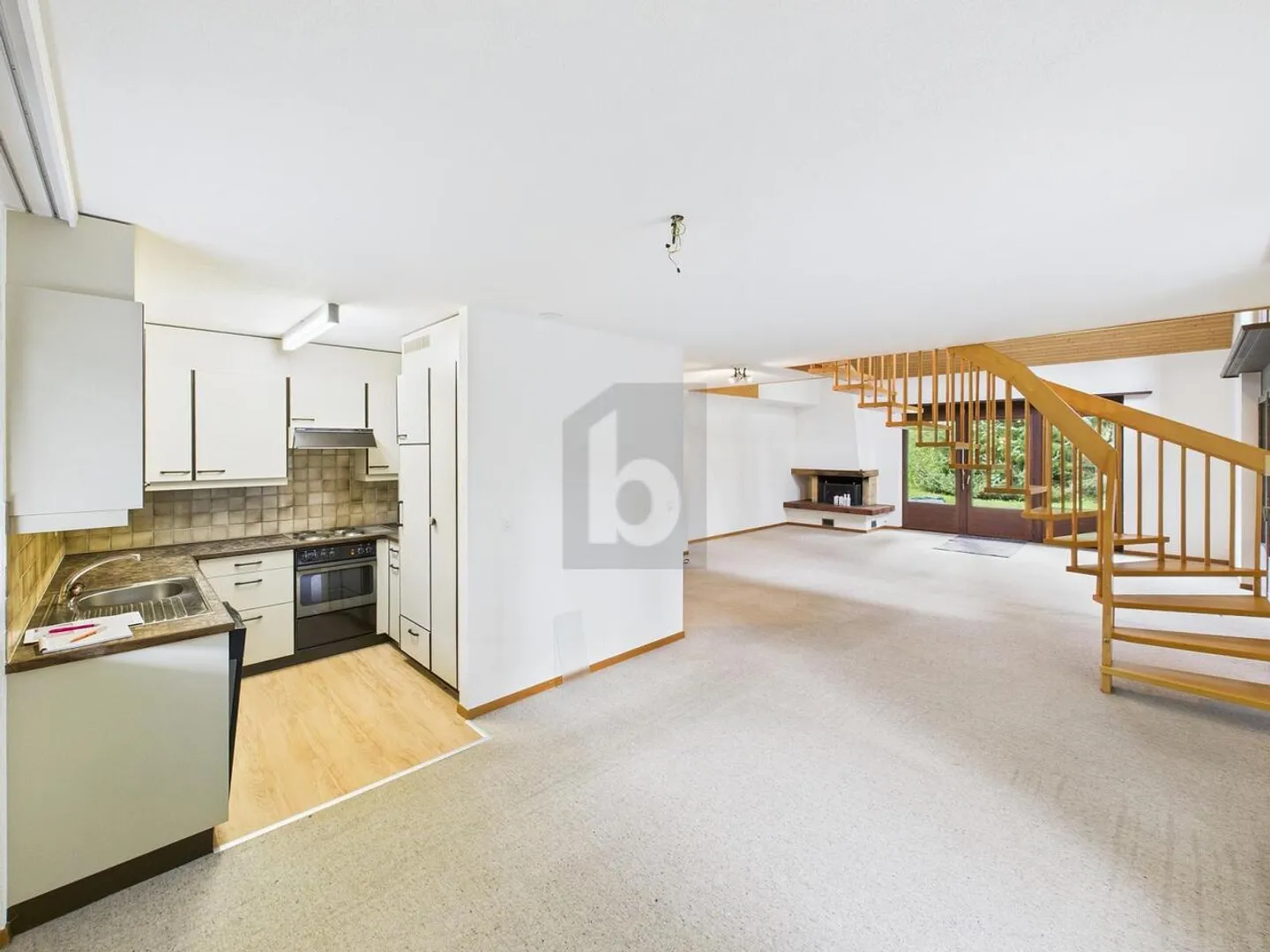 SPACIOUS AND QUIET WITH LOTS OF PRIVACY - Photo 4 of 6