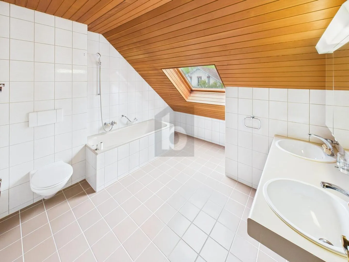 SPACIOUS AND QUIET WITH LOTS OF PRIVACY - Photo 5 of 6