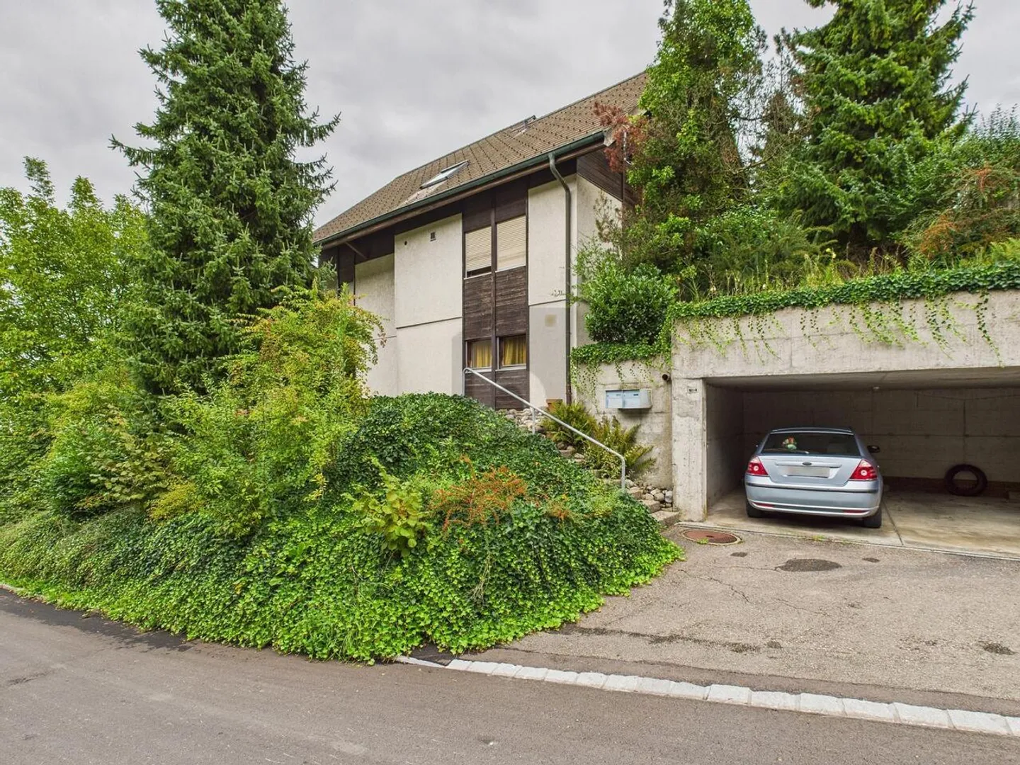 SPACIOUS AND QUIET WITH LOTS OF PRIVACY - Photo 1 of 6