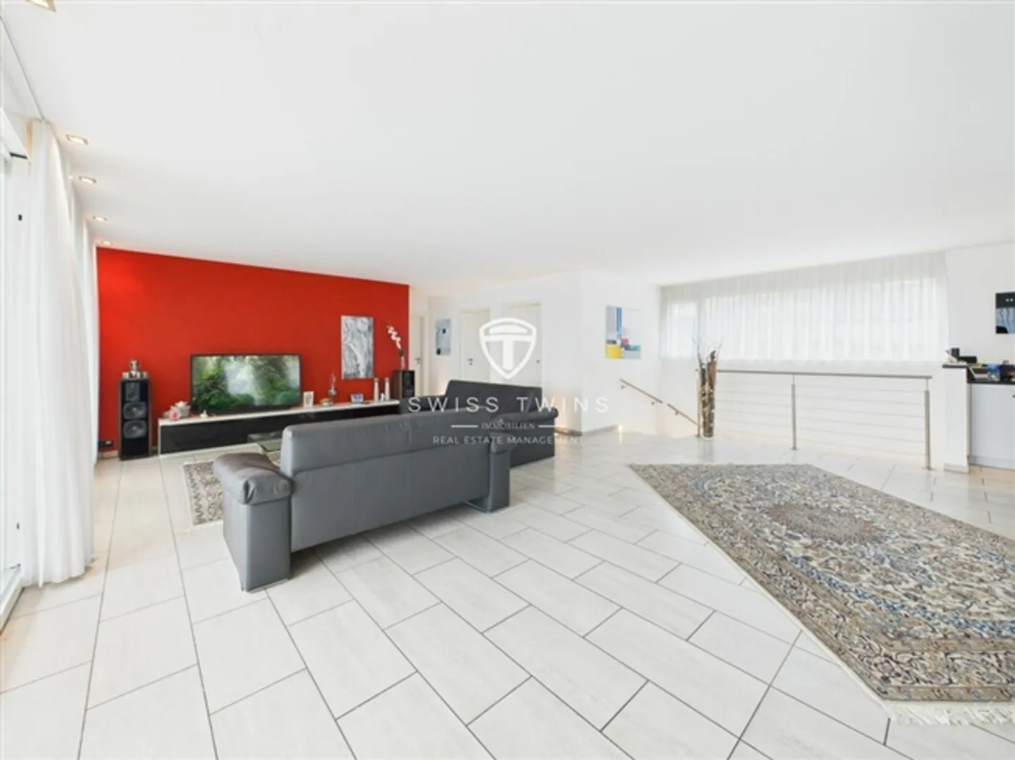 5½-Room Maisonette Apartment with Panorama and Mountain View - Photo 2 of 20