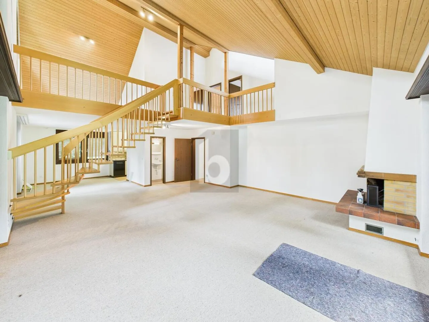 SPACIOUS AND QUIET WITH LOTS OF PRIVACY - Photo 2 of 6