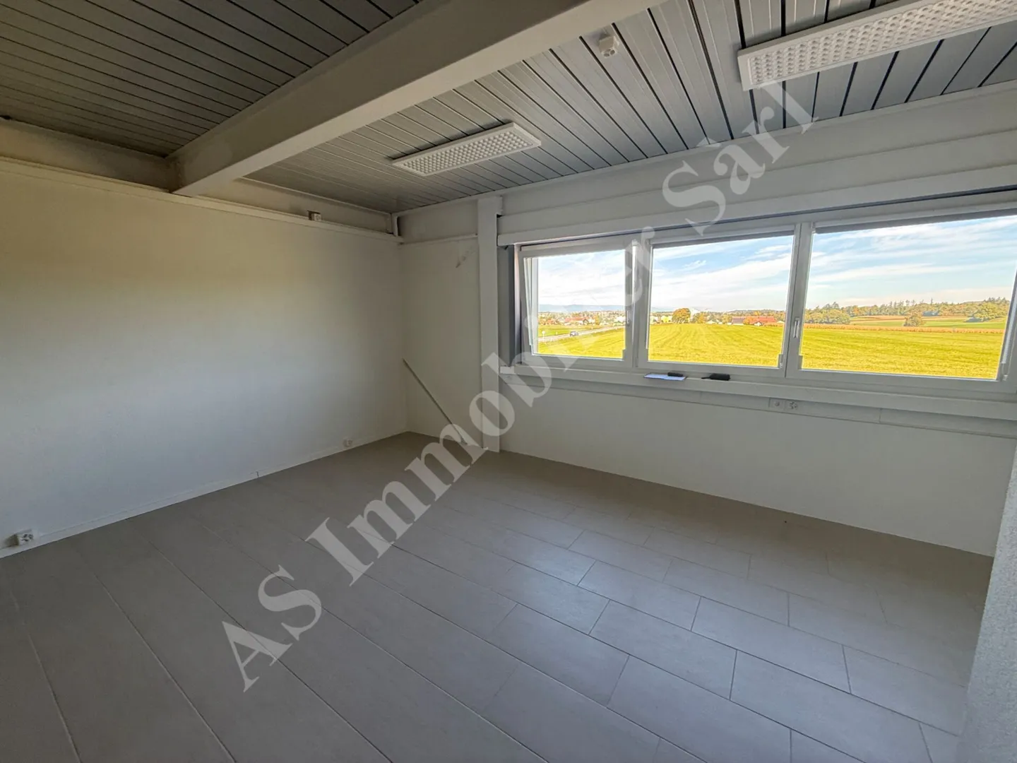 À louer à Assens - Espace commercial lumineux de 61 m² - Photo 2 sur 7