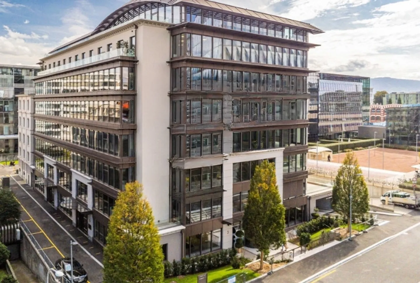 4'000m² de surfaces d'activités dans le prestigieux quartier des Nations Unies - Photo 1 sur 7