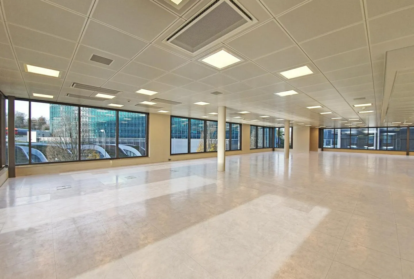 4'000m² de surfaces d'activités dans le prestigieux quartier des Nations Unies - Photo 6 sur 7