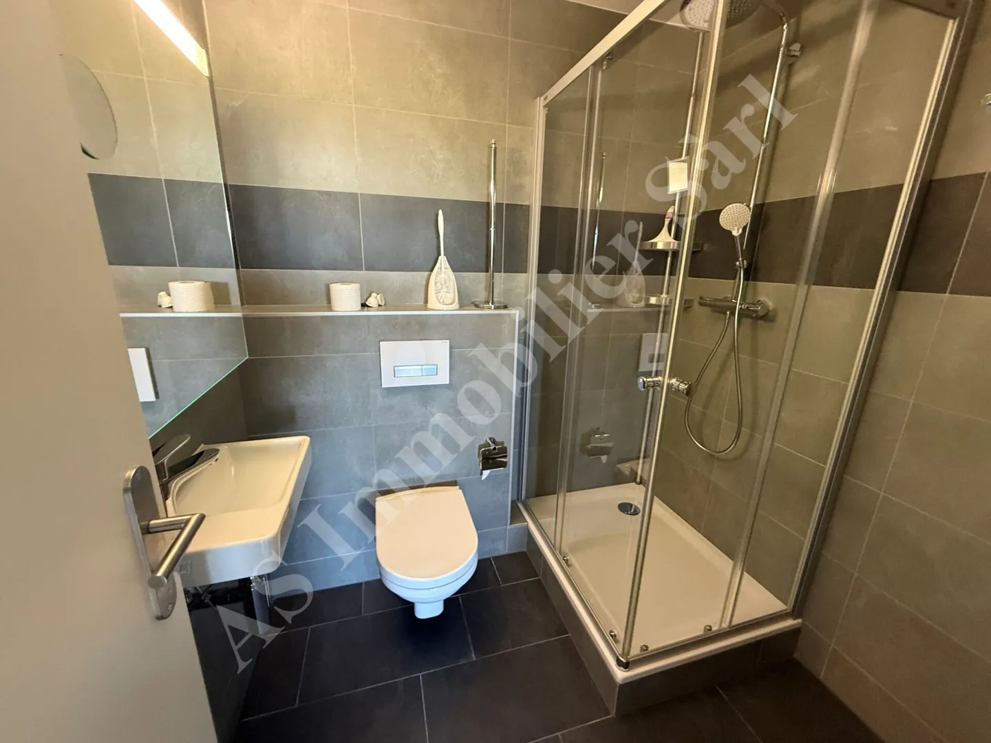 À louer à Assens - Espace commercial lumineux de 61 m² - Photo 6 sur 7