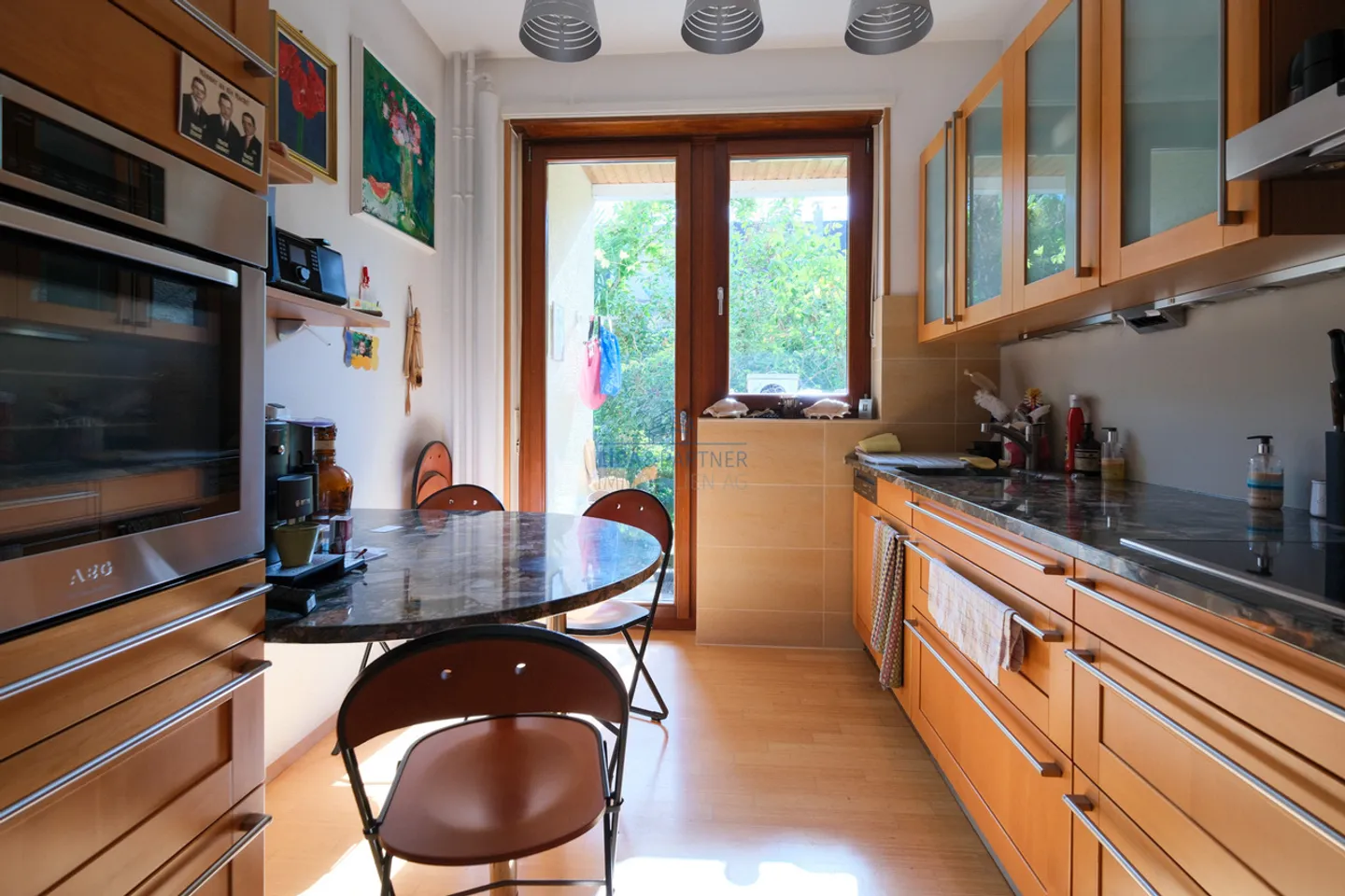 Maison de ville rénovée avec style, 6 chambres, jardin et terrasse - Photo 5 sur 14