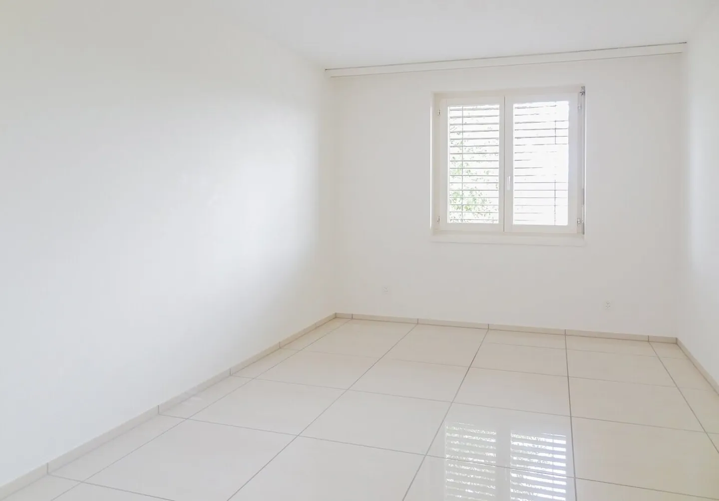 Spacious 3.5-Room Apartment - Photo 4 of 5