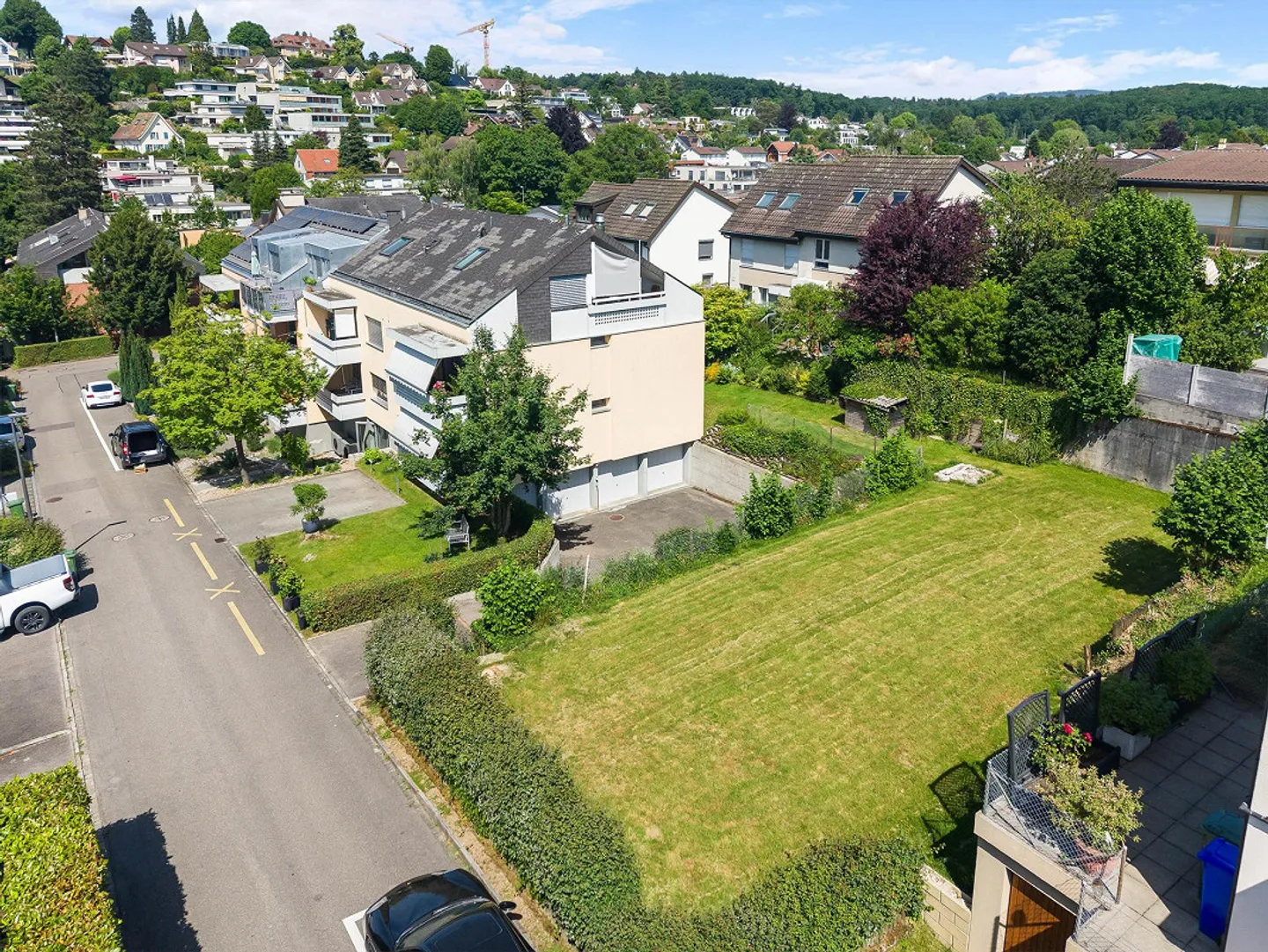 Casa plurifamiliare con 5 unità abitative e riserva di terreno adiacente - Foto 2 di 17