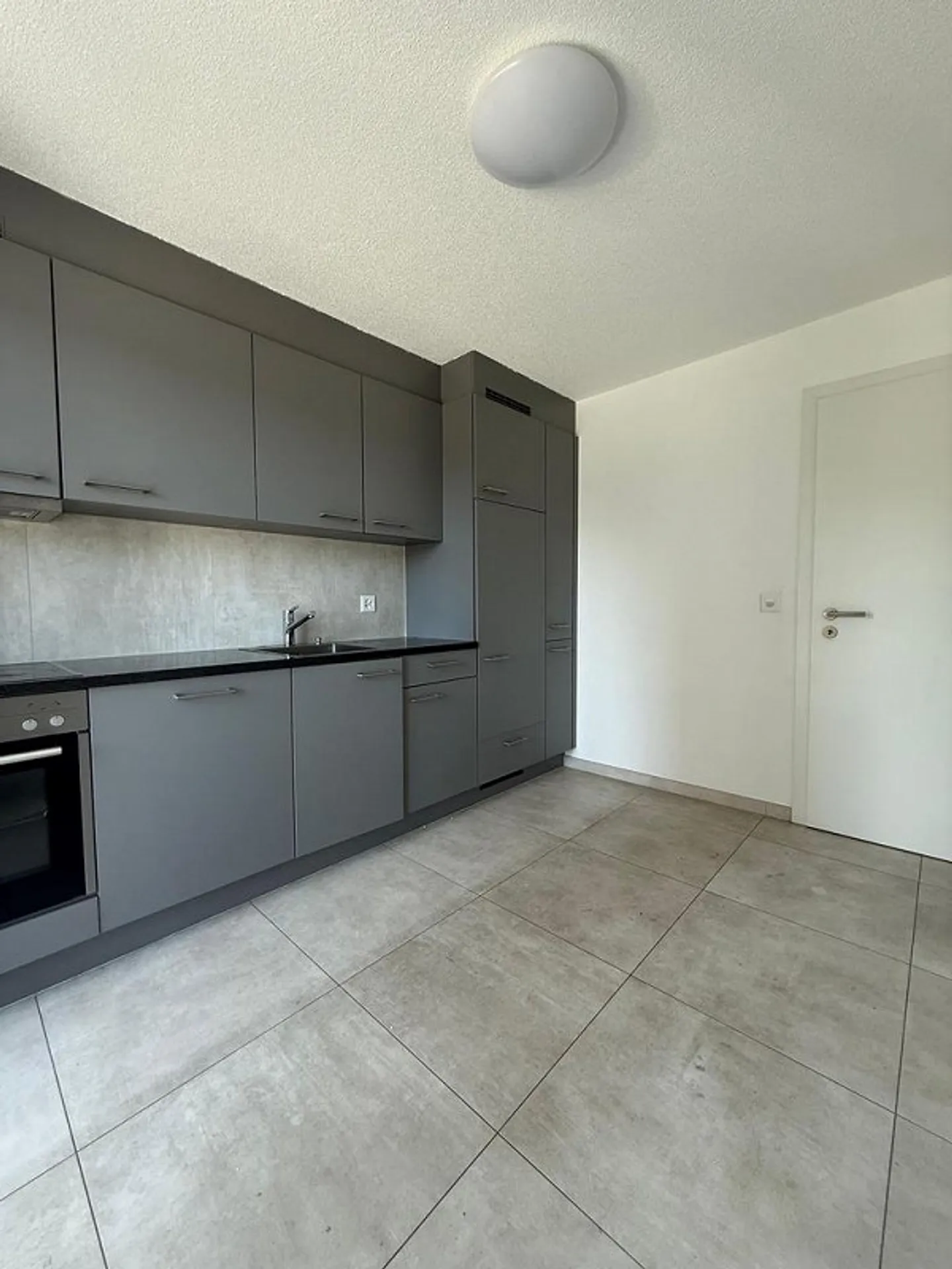 Appartamento moderno di 4,5 locali al 2° piano con due balconi - Foto 2 di 12