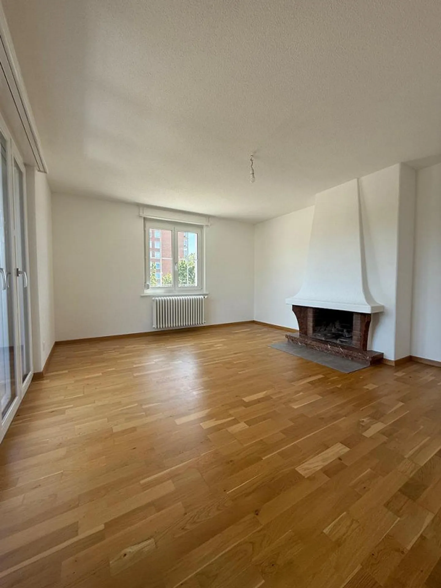 Appartamento moderno di 4,5 locali al 2° piano con due balconi - Foto 4 di 12