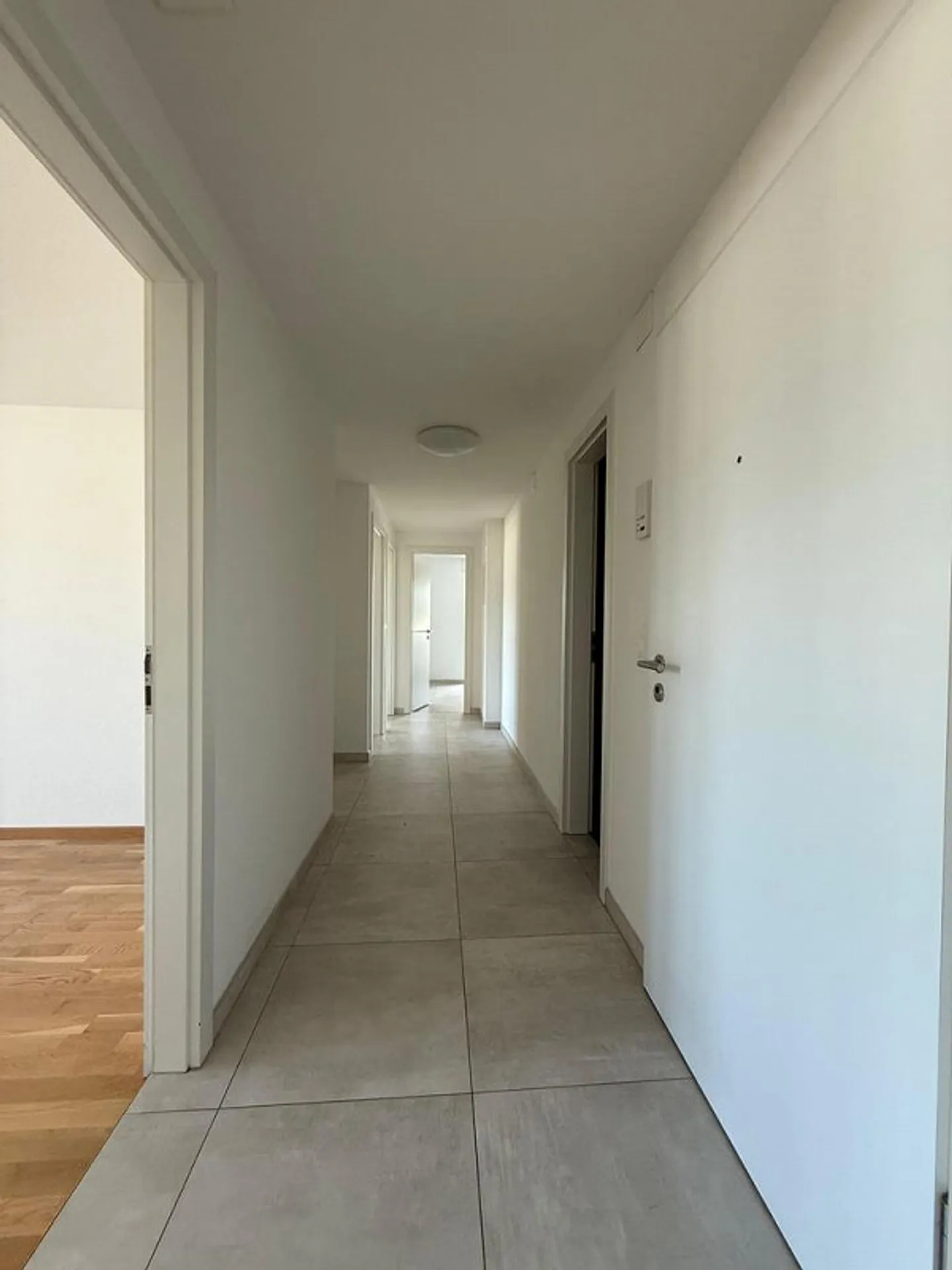 Appartamento moderno di 4,5 locali al 2° piano con due balconi - Foto 9 di 12