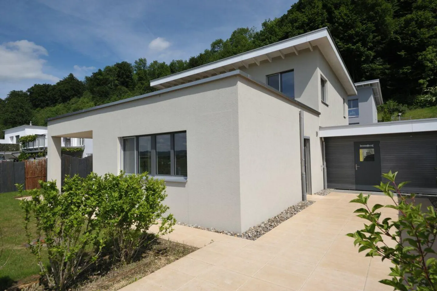 Single-family house - Photo 1 of 7